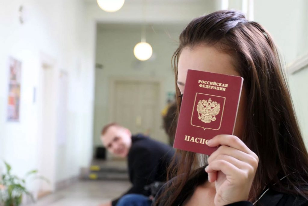 Как получить гражданство РФ по родителям взрослым детям, проживающим в России?