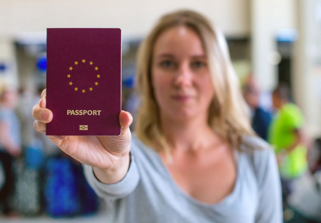 Как получить паспорт ЕС гражданину России официально?