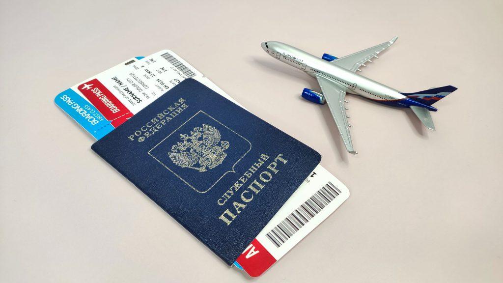 Служебный паспорт гражданина РФ: что это, как выглядит, и кому выдается?