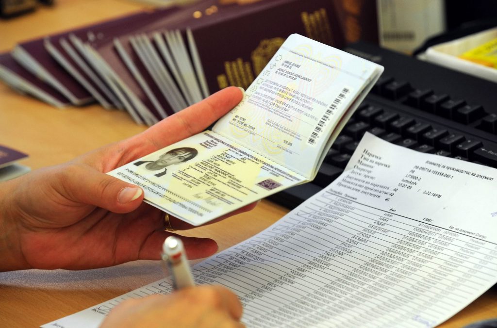 Кто может быть принимающей стороной для регистрации иностранного гражданина?
