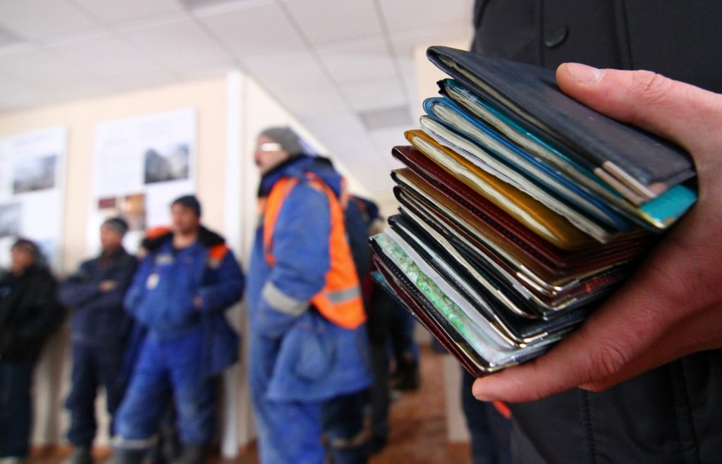 Ответственность компании за прием на работу иностранца-нелегала