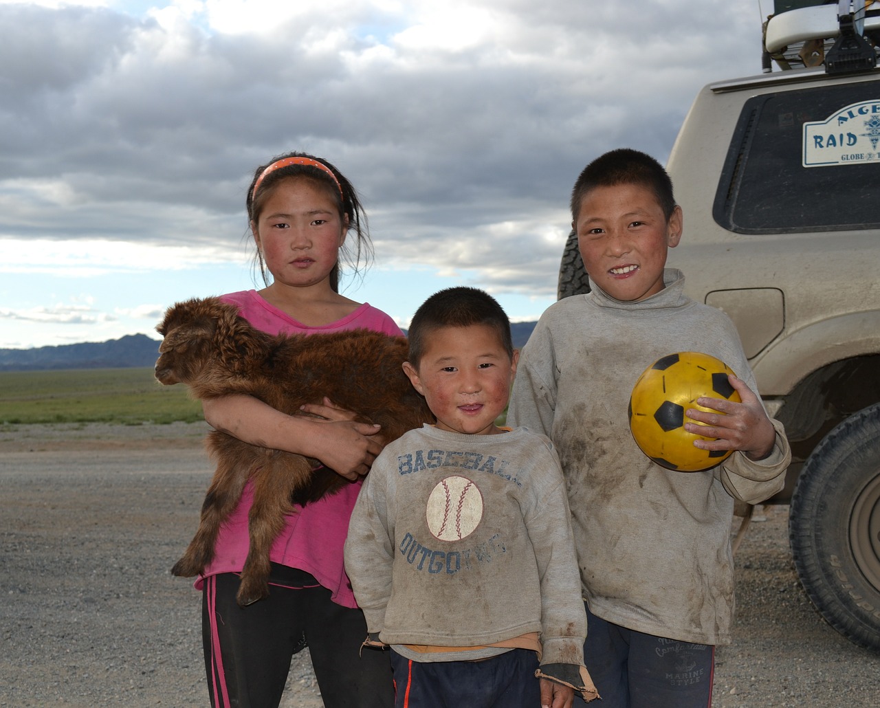 Поездка в Монголию с детьми. У ребенка должен быть собственный заграничный паспорт, либо он должен быть вписан в паспорт родителей.