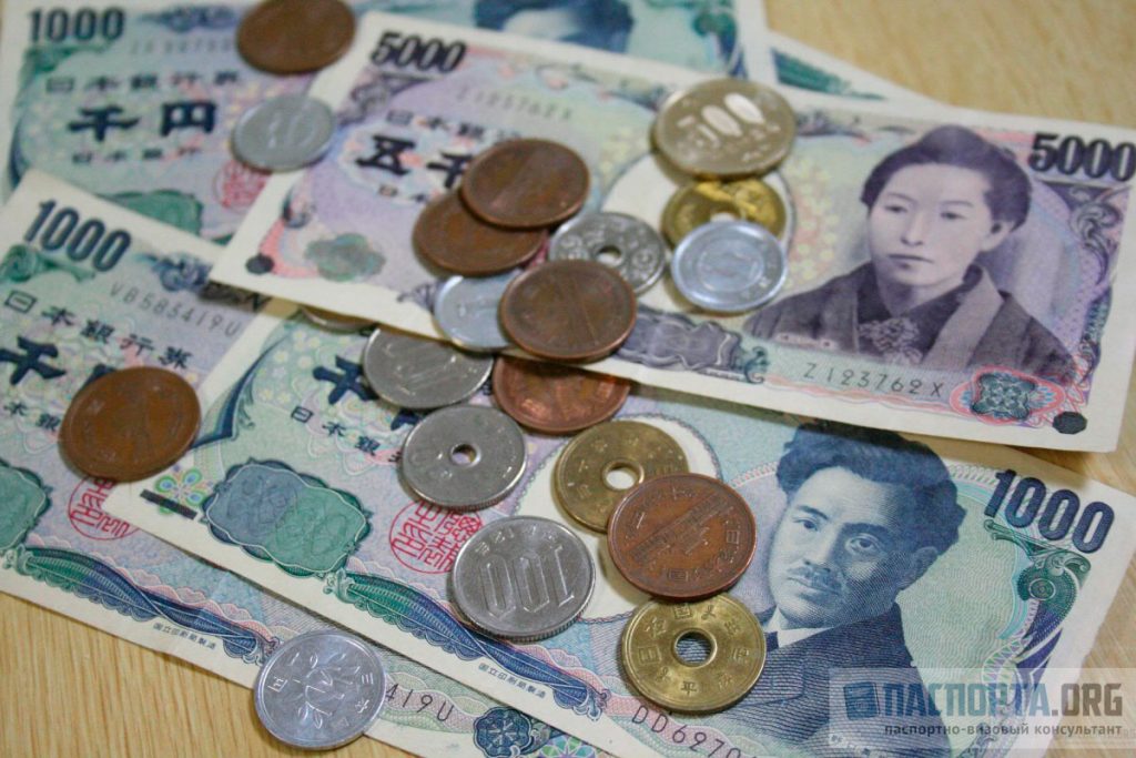Сколько стоит виза в Японию? При необходимости срочного получения визы в Японию стоимость составит 10 тыс. иен, при обращении в обычном порядке - 4 тыс. иен.