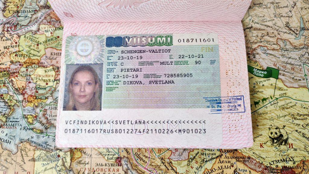 Так выглядит шенгенская виза в паспорте.