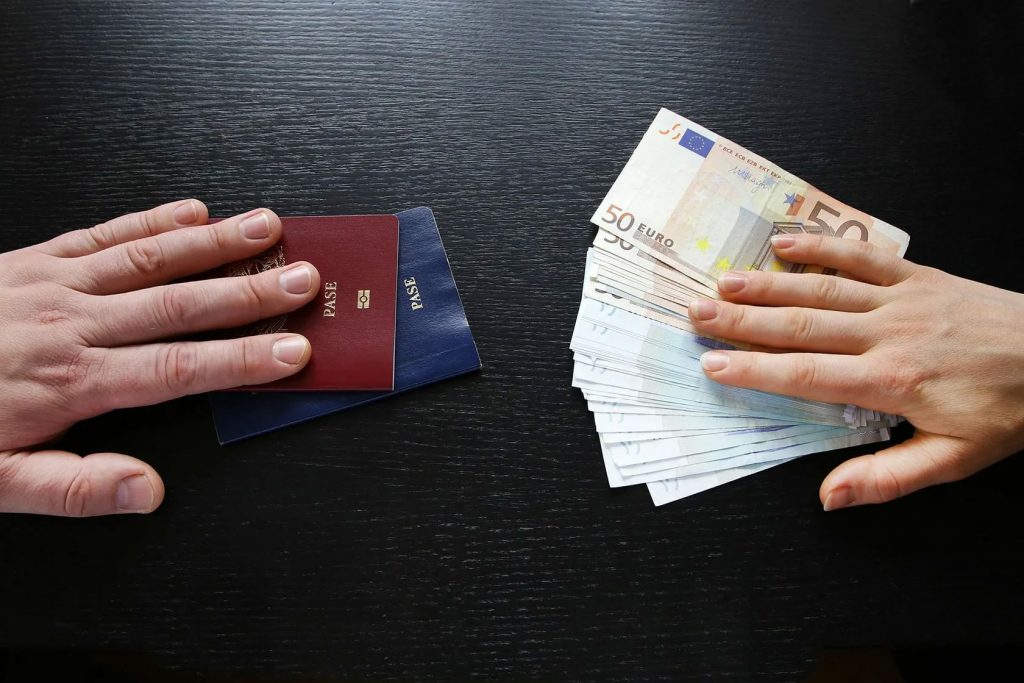 В какой стране Евросоюза проще получить гражданство за деньги?
