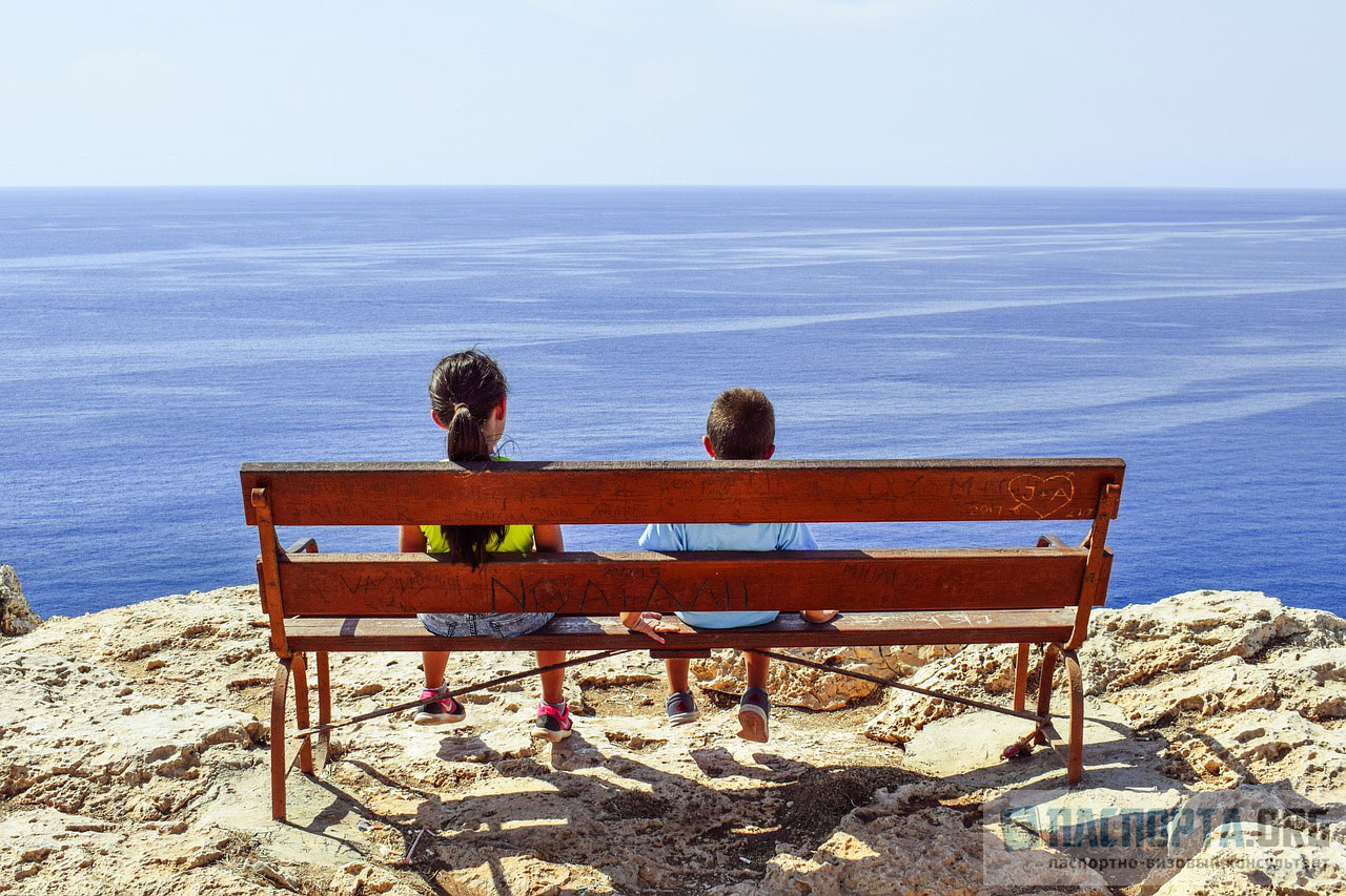 На ребенка необходимо заполнять отдельное заявление на получение визы на Кипр.