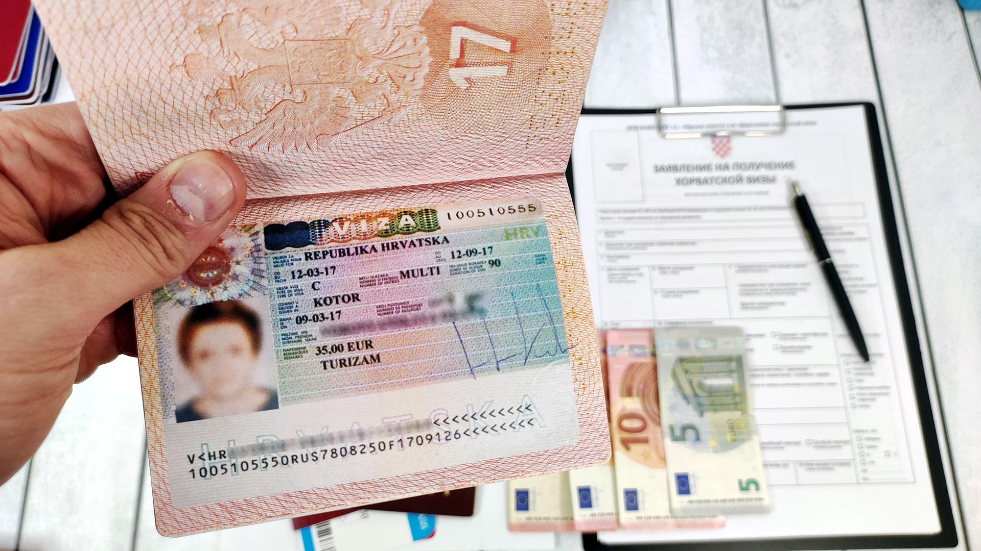 В хорватию нужна виза для россиян. Транзитная виза. Хорватия виза. Нужна ли виза в Хорватию. Виза в ОАЭ для россиян.