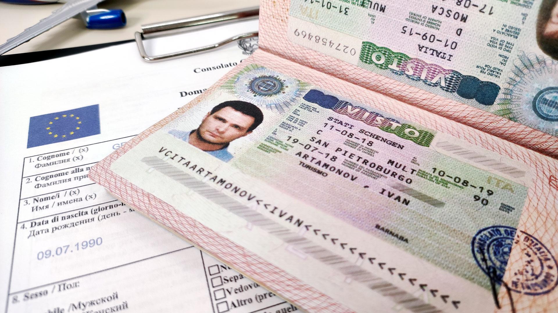 Сколько получают в италии. Итальянская шенгенская виза 2022. Шенгенская виза 2023. Фото на визу в Италию. Виза шенген Италия.
